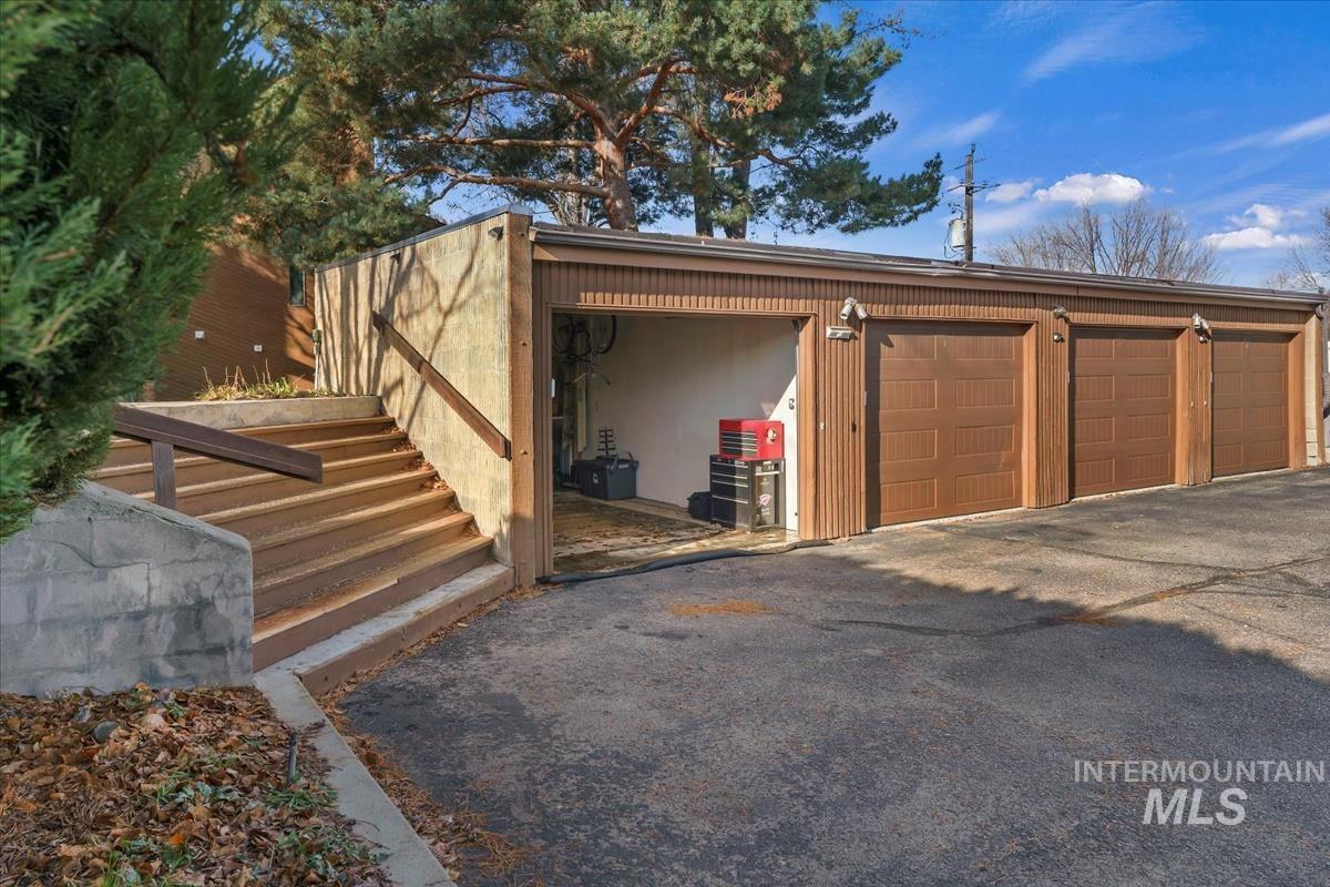 1989 E Boise Ave, Boise, Idaho 83706, 3 Bedrooms, 2 Bathrooms, Residential For Sale, Price $440,000,MLS 98971738