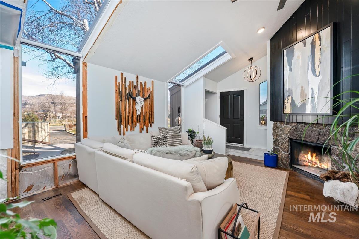 1989 E Boise Ave, Boise, Idaho 83706, 3 Bedrooms, 2 Bathrooms, Residential For Sale, Price $440,000,MLS 98971738