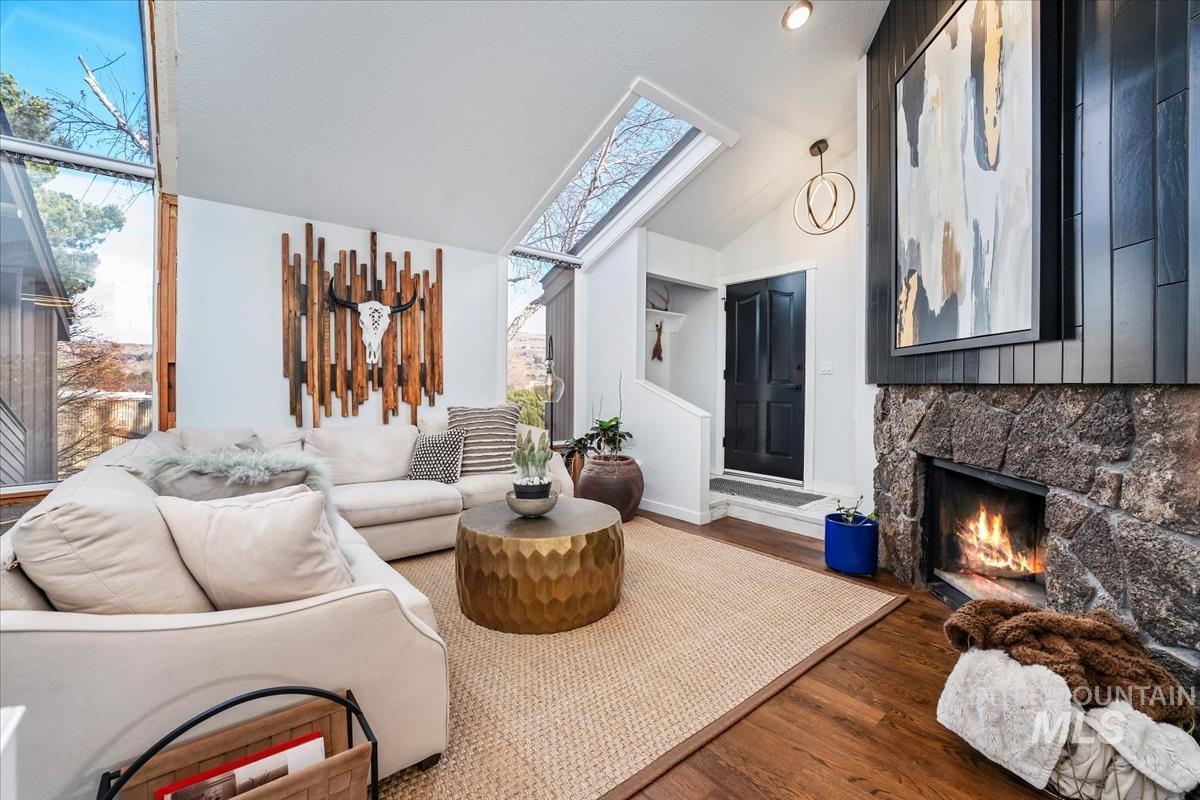 1989 E Boise Ave, Boise, Idaho 83706, 3 Bedrooms, 2 Bathrooms, Residential For Sale, Price $440,000,MLS 98971738