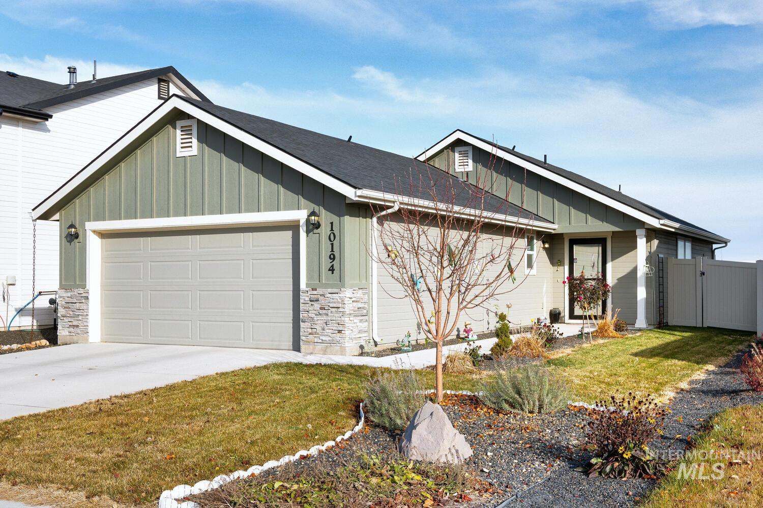 10194 Longtail Drive, Nampa, Idaho 83687, 3 Bedrooms, 2 Bathrooms, Residential For Sale, Price $400,000,MLS 98971741
