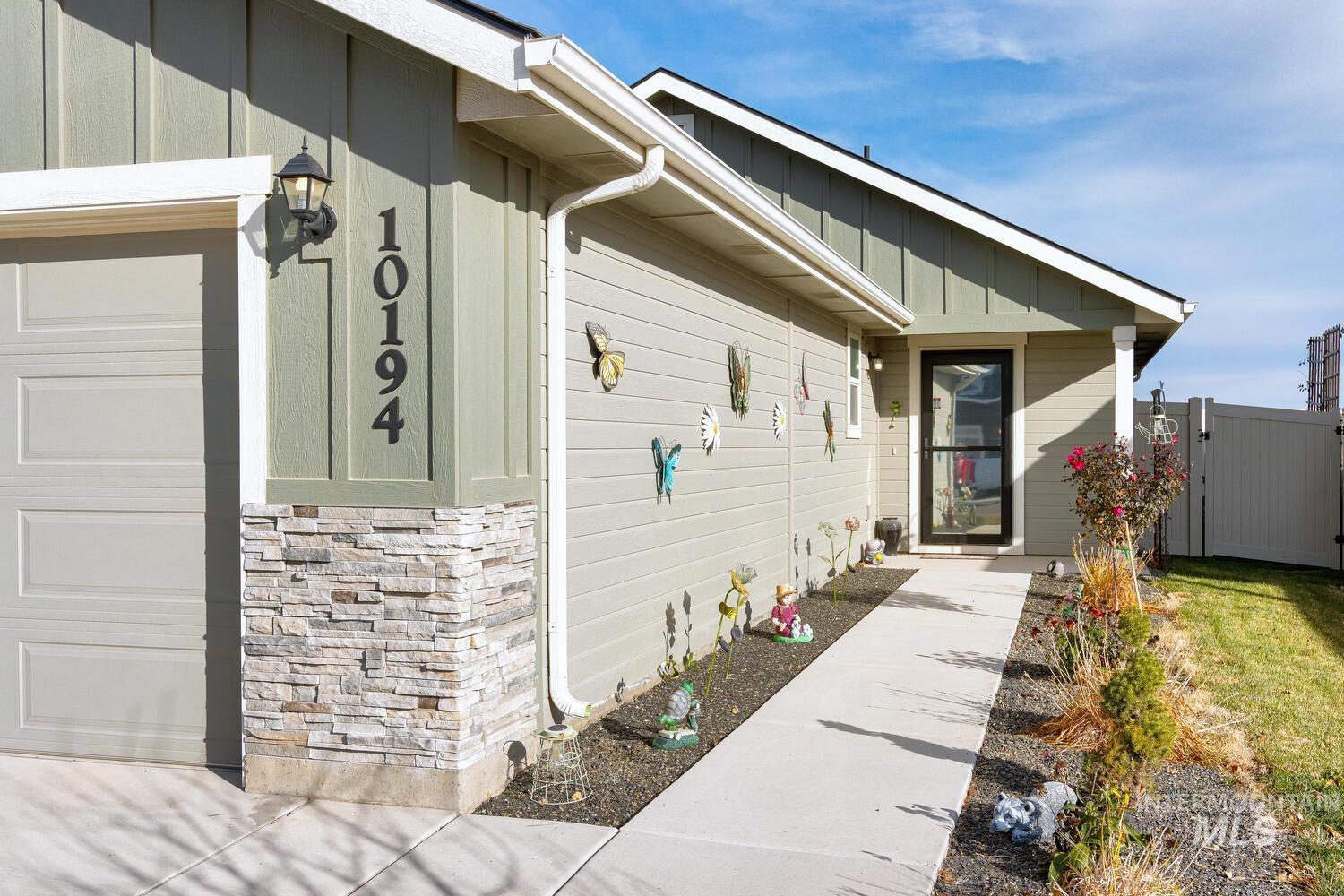 10194 Longtail Drive, Nampa, Idaho 83687, 3 Bedrooms, 2 Bathrooms, Residential For Sale, Price $400,000,MLS 98971741