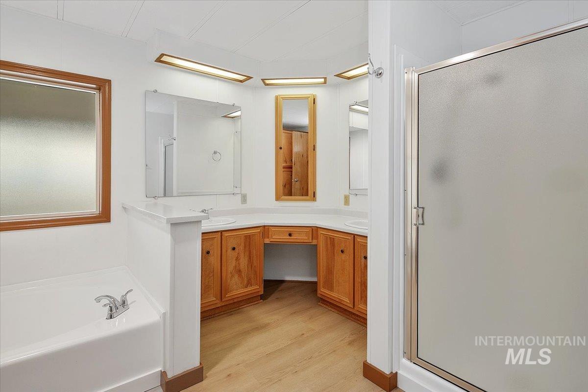 8001 N Roe, Boise, Idaho 84714, 3 Bedrooms, 2 Bathrooms, Residential For Sale, Price $182,000,MLS 98971742