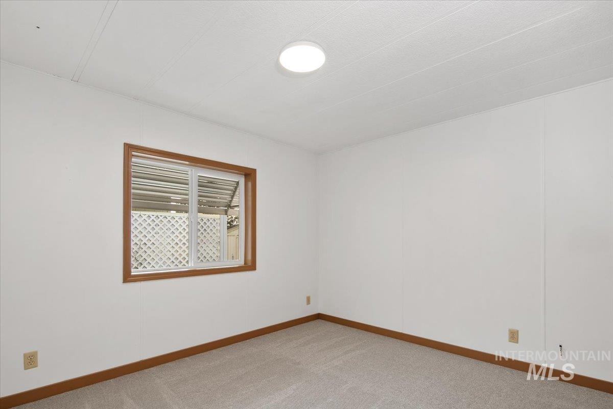 8001 N Roe, Boise, Idaho 84714, 3 Bedrooms, 2 Bathrooms, Residential For Sale, Price $182,000,MLS 98971742