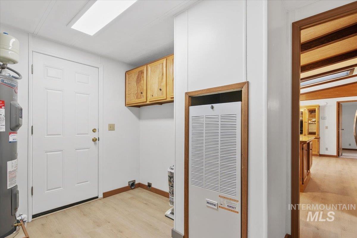 8001 N Roe, Boise, Idaho 84714, 3 Bedrooms, 2 Bathrooms, Residential For Sale, Price $182,000,MLS 98971742