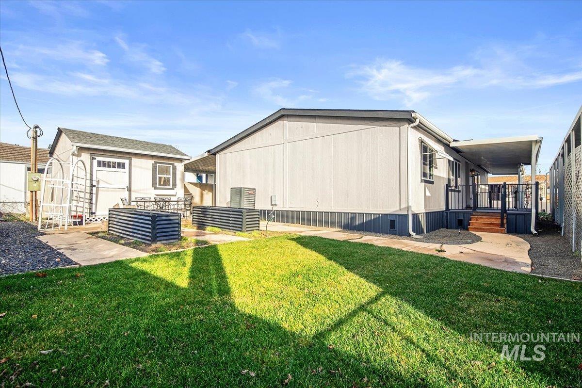 8001 N Roe, Boise, Idaho 84714, 3 Bedrooms, 2 Bathrooms, Residential For Sale, Price $182,000,MLS 98971742