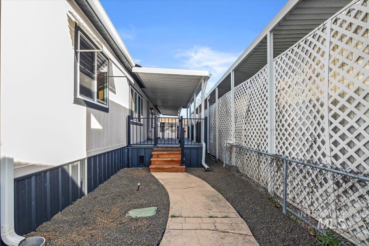 8001 N Roe, Boise, Idaho 84714, 3 Bedrooms, 2 Bathrooms, Residential For Sale, Price $182,000,MLS 98971742