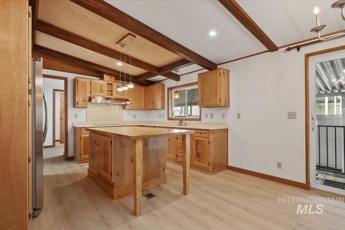 8001 N Roe, Boise, Idaho 84714, 3 Bedrooms, 2 Bathrooms, Residential For Sale, Price $182,000,MLS 98971742