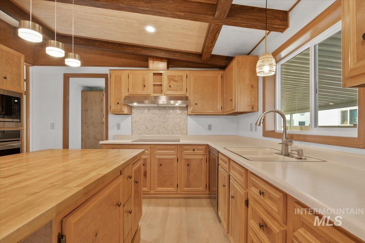 8001 N Roe, Boise, Idaho 84714, 3 Bedrooms, 2 Bathrooms, Residential For Sale, Price $182,000,MLS 98971742