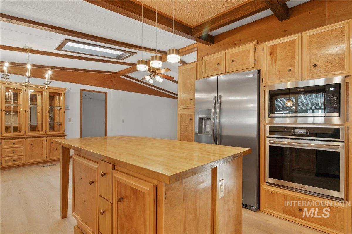 8001 N Roe, Boise, Idaho 84714, 3 Bedrooms, 2 Bathrooms, Residential For Sale, Price $182,000,MLS 98971742