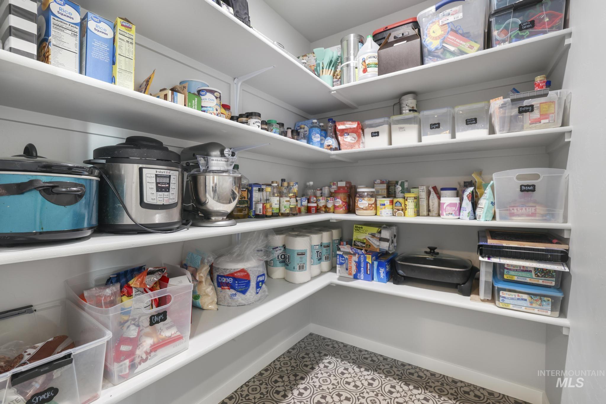 2396 Village St, Twin Falls, Idaho 83301, 3 Bedrooms, 2 Bathrooms, Residential For Sale, Price $440,000,MLS 98971743