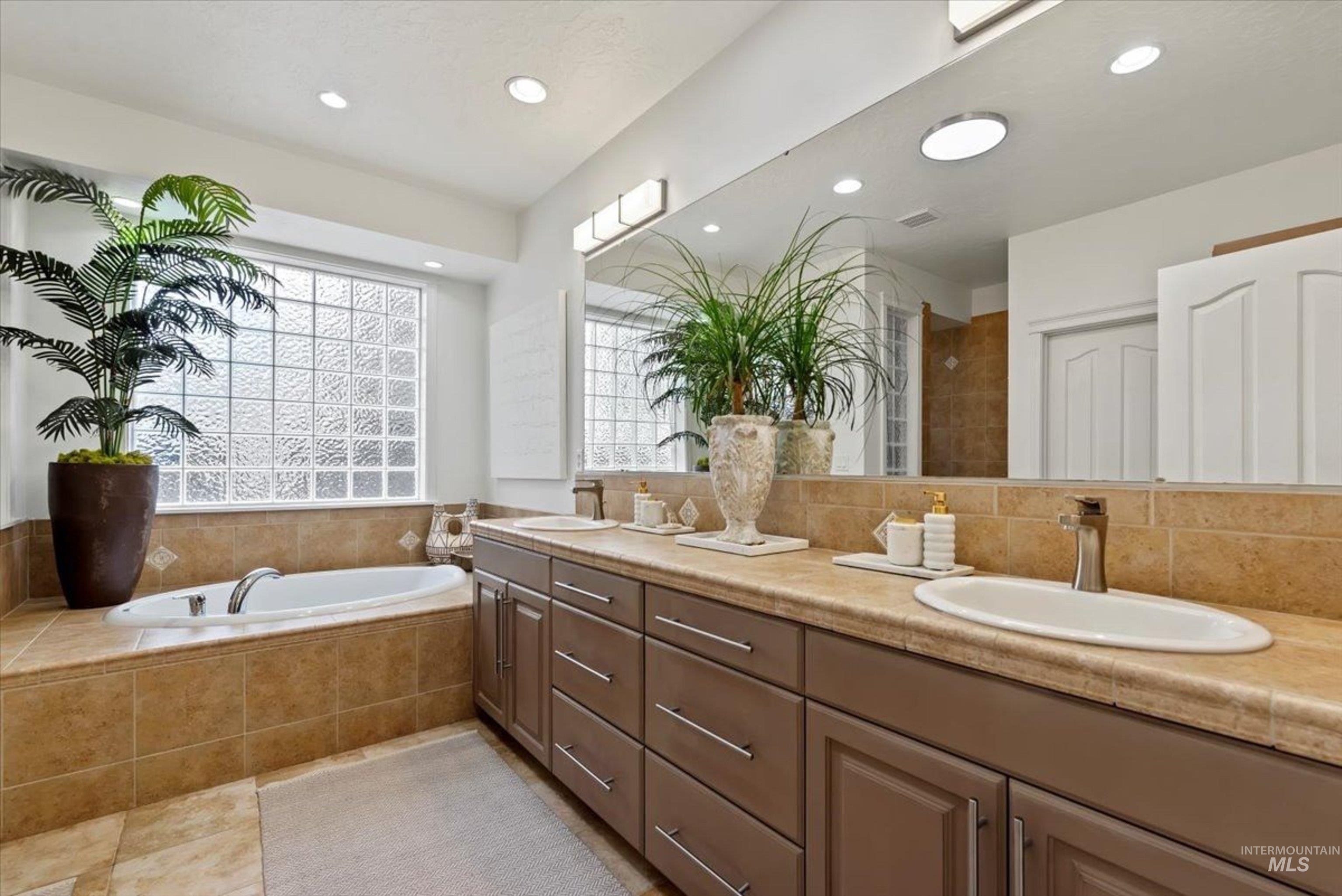 3811 W Miners Farm Ct., Boise, Idaho 83714, 4 Bedrooms, 3.5 Bathrooms, Residential For Sale, Price $1,599,000, 98971744