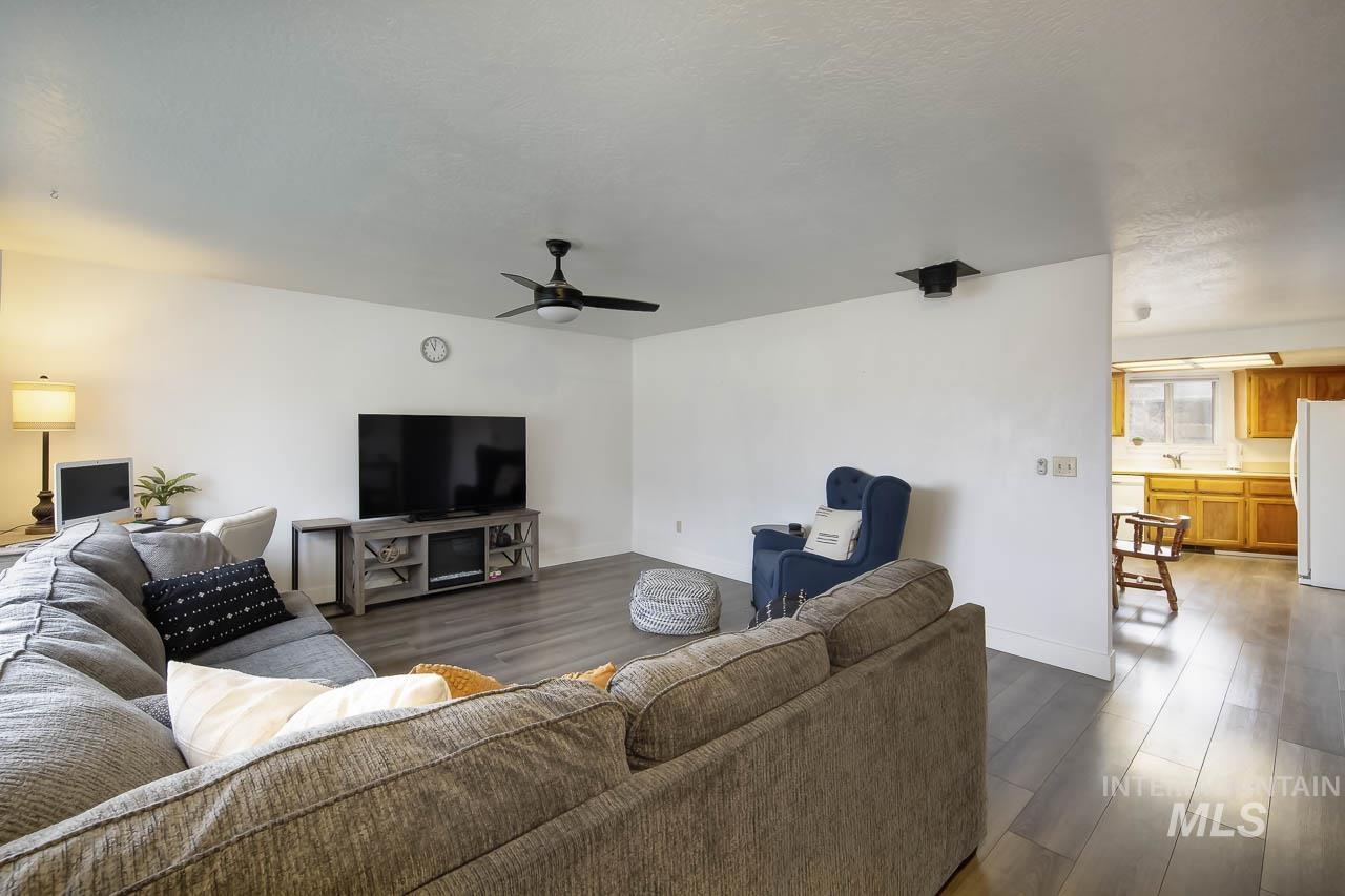 1338 W Sandalwood Dr, Meridian, Idaho 83646, 2 Bedrooms, 1 Bathroom, Residential For Sale, Price $339,900,MLS 98971746