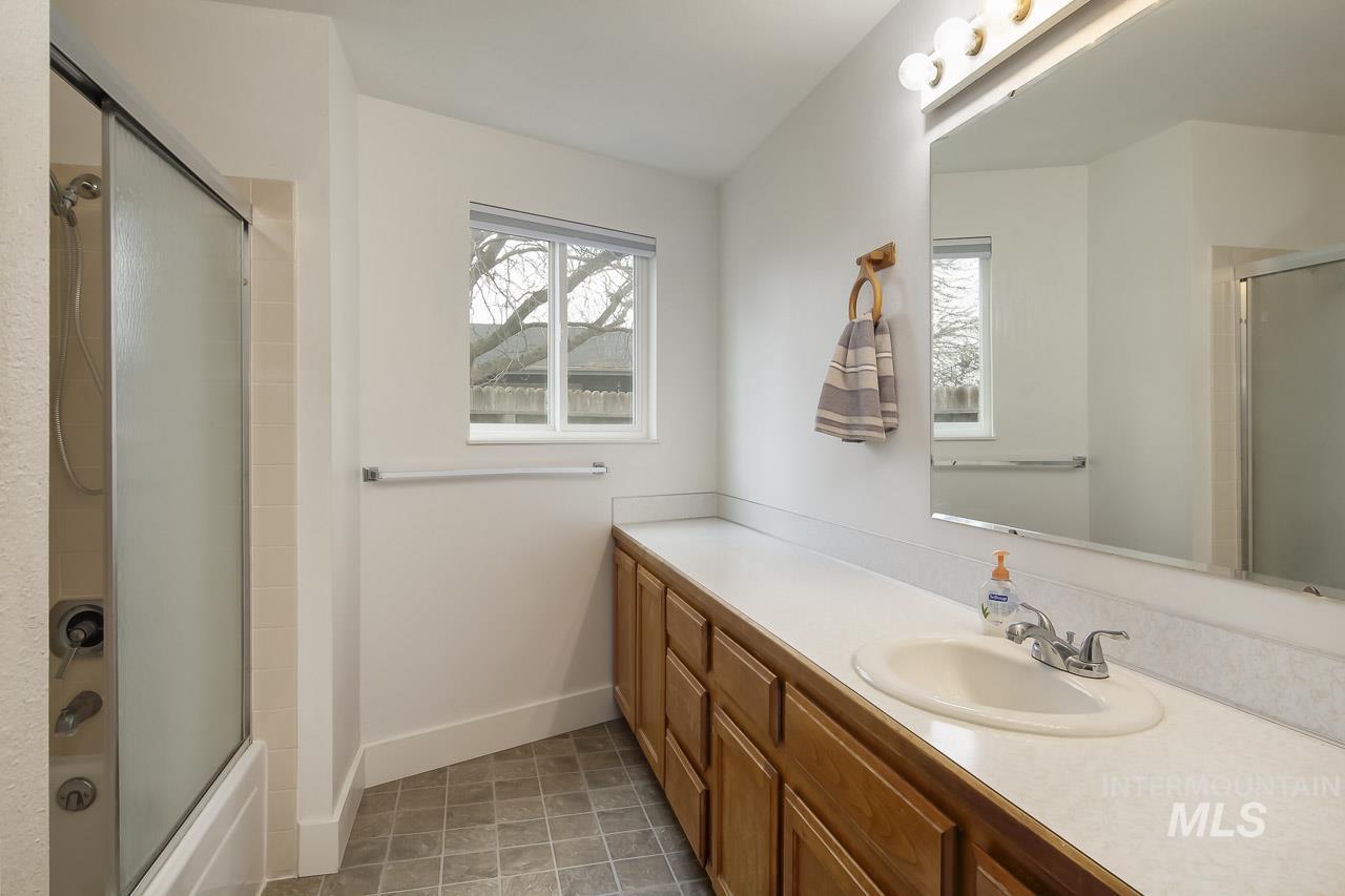 1338 W Sandalwood Dr, Meridian, Idaho 83646, 2 Bedrooms, 1 Bathroom, Residential For Sale, Price $339,900,MLS 98971746