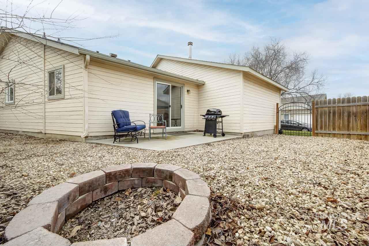 1338 W Sandalwood Dr, Meridian, Idaho 83646, 2 Bedrooms, 1 Bathroom, Residential For Sale, Price $339,900,MLS 98971746