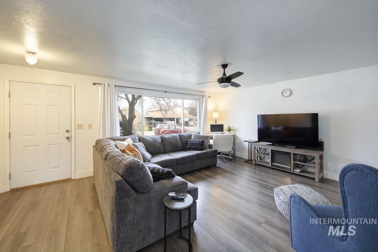 1338 W Sandalwood Dr, Meridian, Idaho 83646, 2 Bedrooms, 1 Bathroom, Residential For Sale, Price $339,900,MLS 98971746