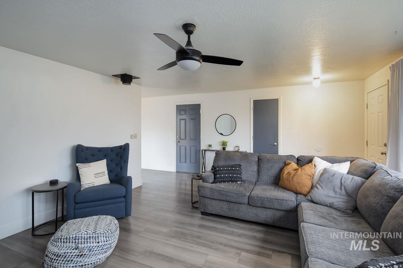 1338 W Sandalwood Dr, Meridian, Idaho 83646, 2 Bedrooms, 1 Bathroom, Residential For Sale, Price $339,900,MLS 98971746