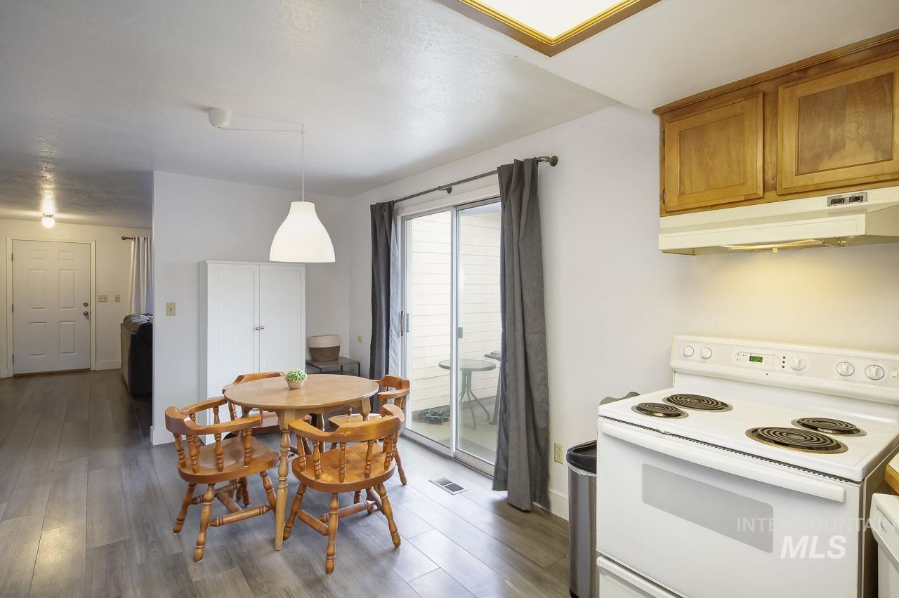 1338 W Sandalwood Dr, Meridian, Idaho 83646, 2 Bedrooms, 1 Bathroom, Residential For Sale, Price $339,900,MLS 98971746