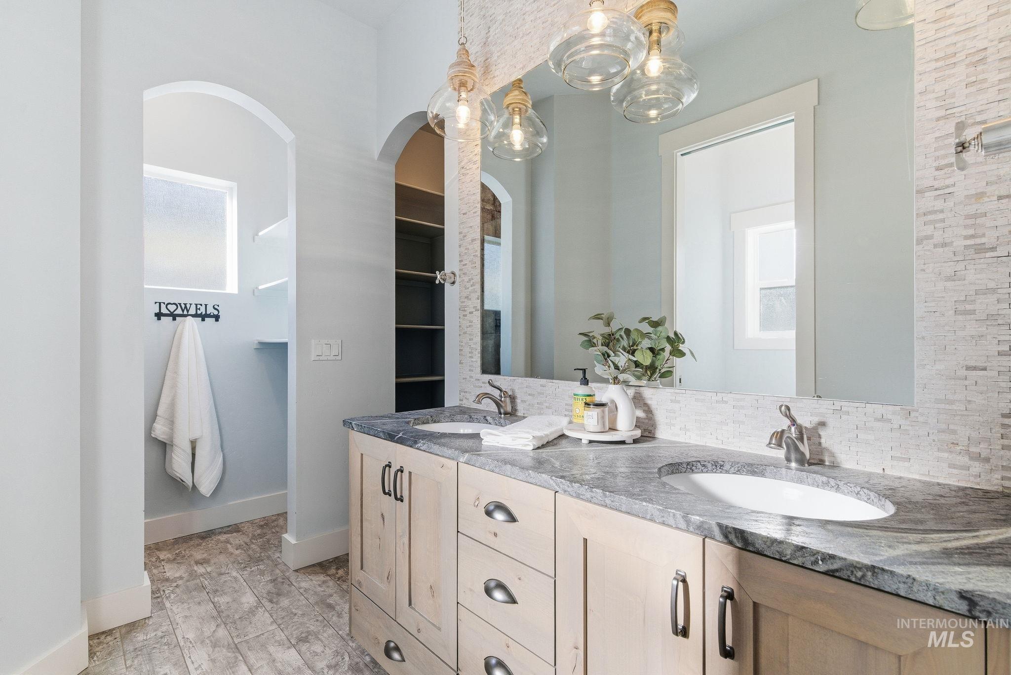 1013 Radiant Ridge, Meridian, Idaho 83642, 3 Bedrooms, 2 Bathrooms, Residential For Sale, Price $615,000,MLS 98971747