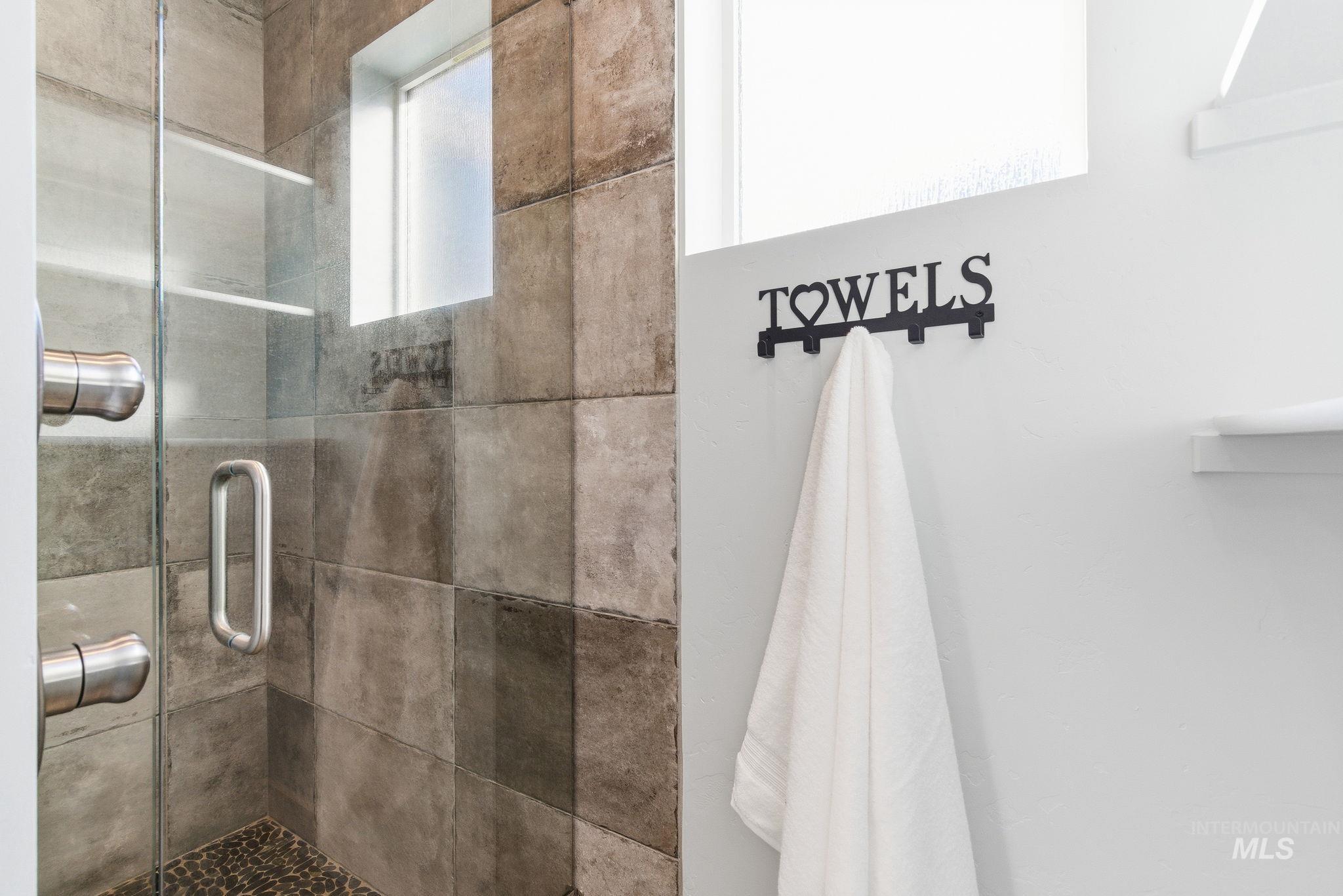 1013 Radiant Ridge, Meridian, Idaho 83642, 3 Bedrooms, 2 Bathrooms, Residential For Sale, Price $615,000,MLS 98971747