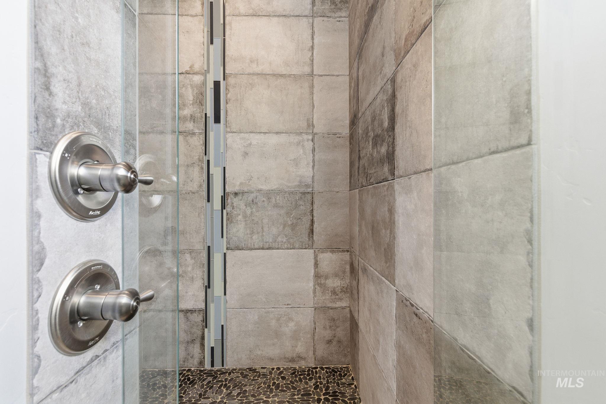 1013 Radiant Ridge, Meridian, Idaho 83642, 3 Bedrooms, 2 Bathrooms, Residential For Sale, Price $615,000,MLS 98971747