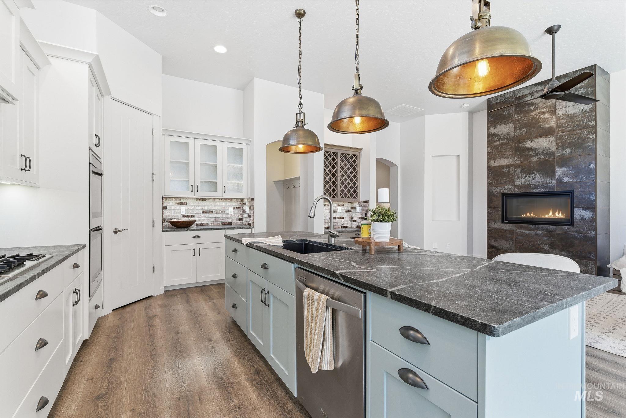 1013 Radiant Ridge, Meridian, Idaho 83642, 3 Bedrooms, 2 Bathrooms, Residential For Sale, Price $615,000,MLS 98971747