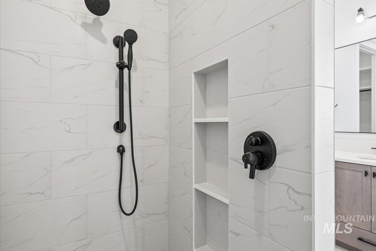 1985 W Pond Stone, Meridian, Idaho 83646, 4 Bedrooms, 3 Bathrooms, Residential For Sale, Price $749,800,MLS 98971749