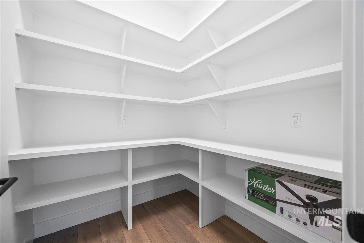 1985 W Pond Stone, Meridian, Idaho 83646, 4 Bedrooms, 3 Bathrooms, Residential For Sale, Price $749,800,MLS 98971749