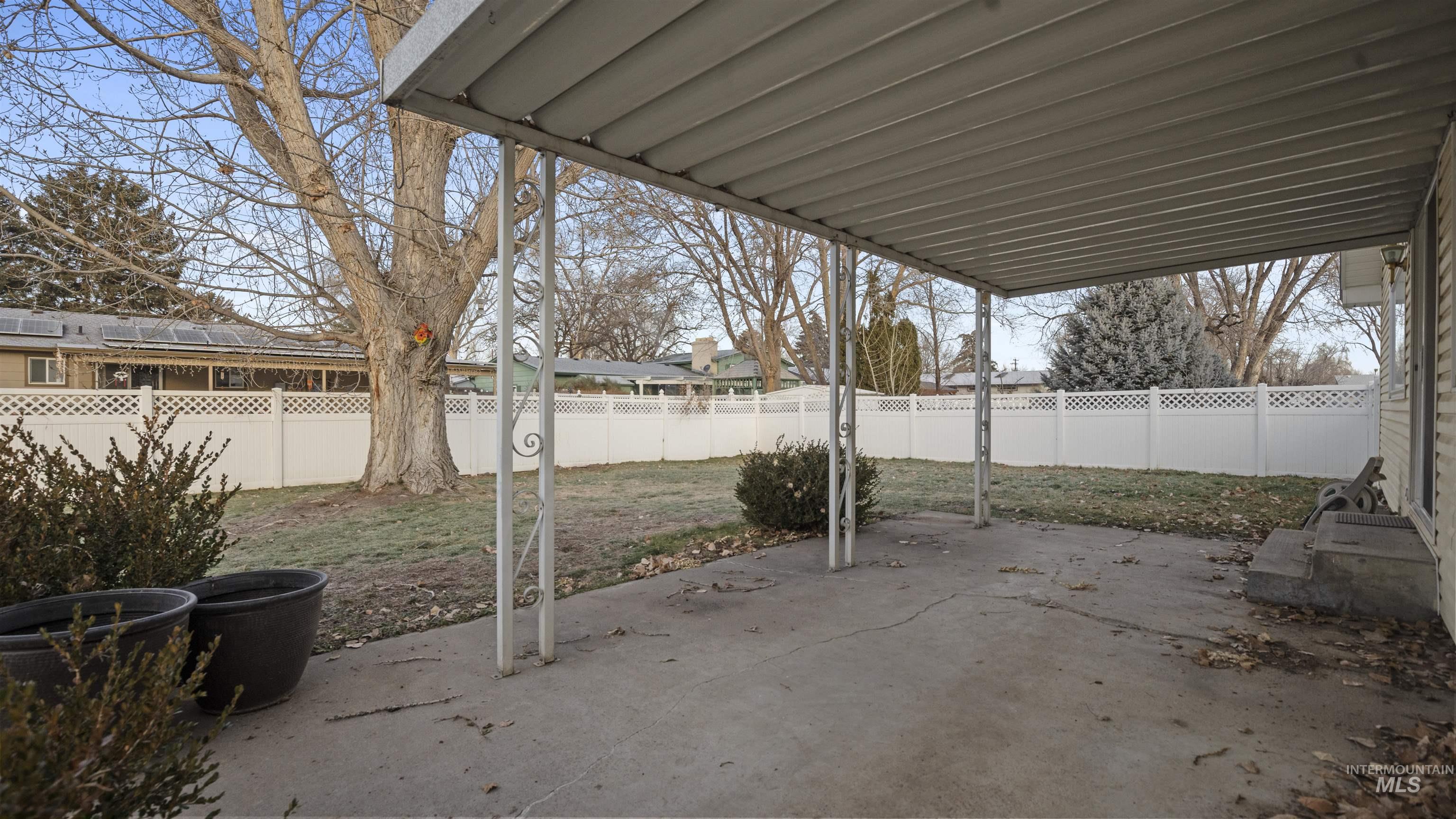 945 N 11th East, Mountain Home, Idaho 83647, 3 Bedrooms, 1.5 Bathrooms, Residential For Sale, Price $249,900,MLS 98971750