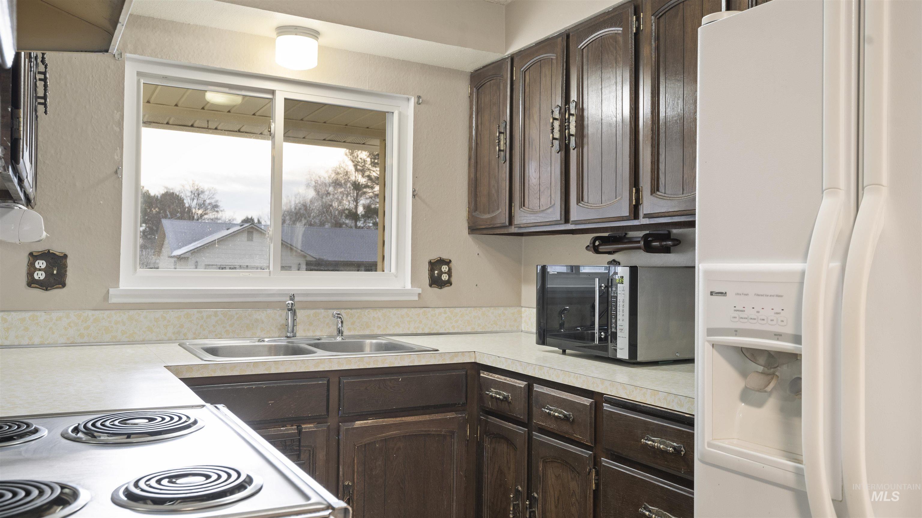 945 N 11th East, Mountain Home, Idaho 83647, 3 Bedrooms, 1.5 Bathrooms, Residential For Sale, Price $249,900,MLS 98971750