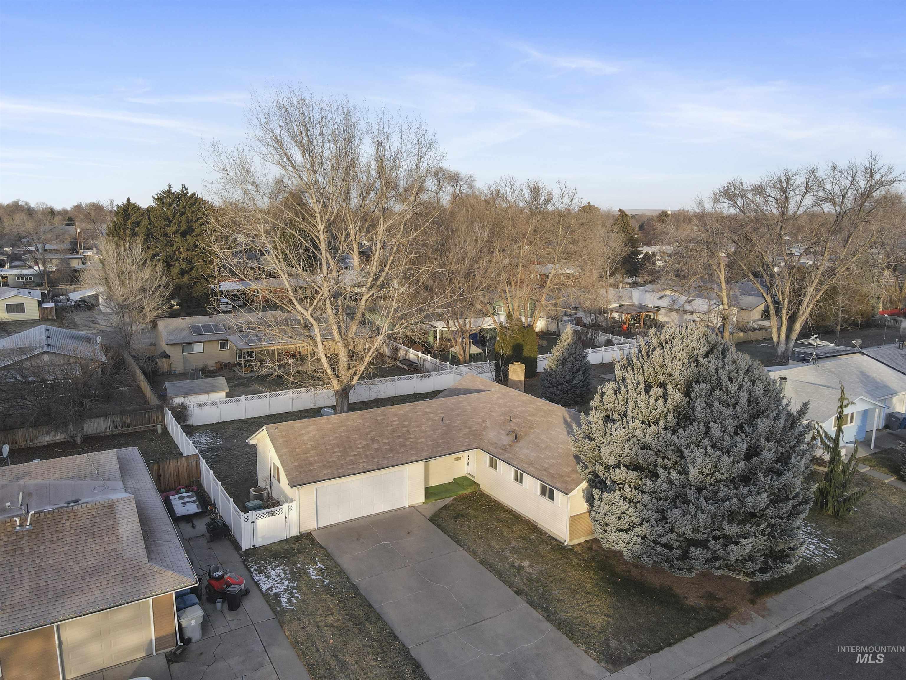 945 N 11th East, Mountain Home, Idaho 83647, 3 Bedrooms, 1.5 Bathrooms, Residential For Sale, Price $249,900,MLS 98971750