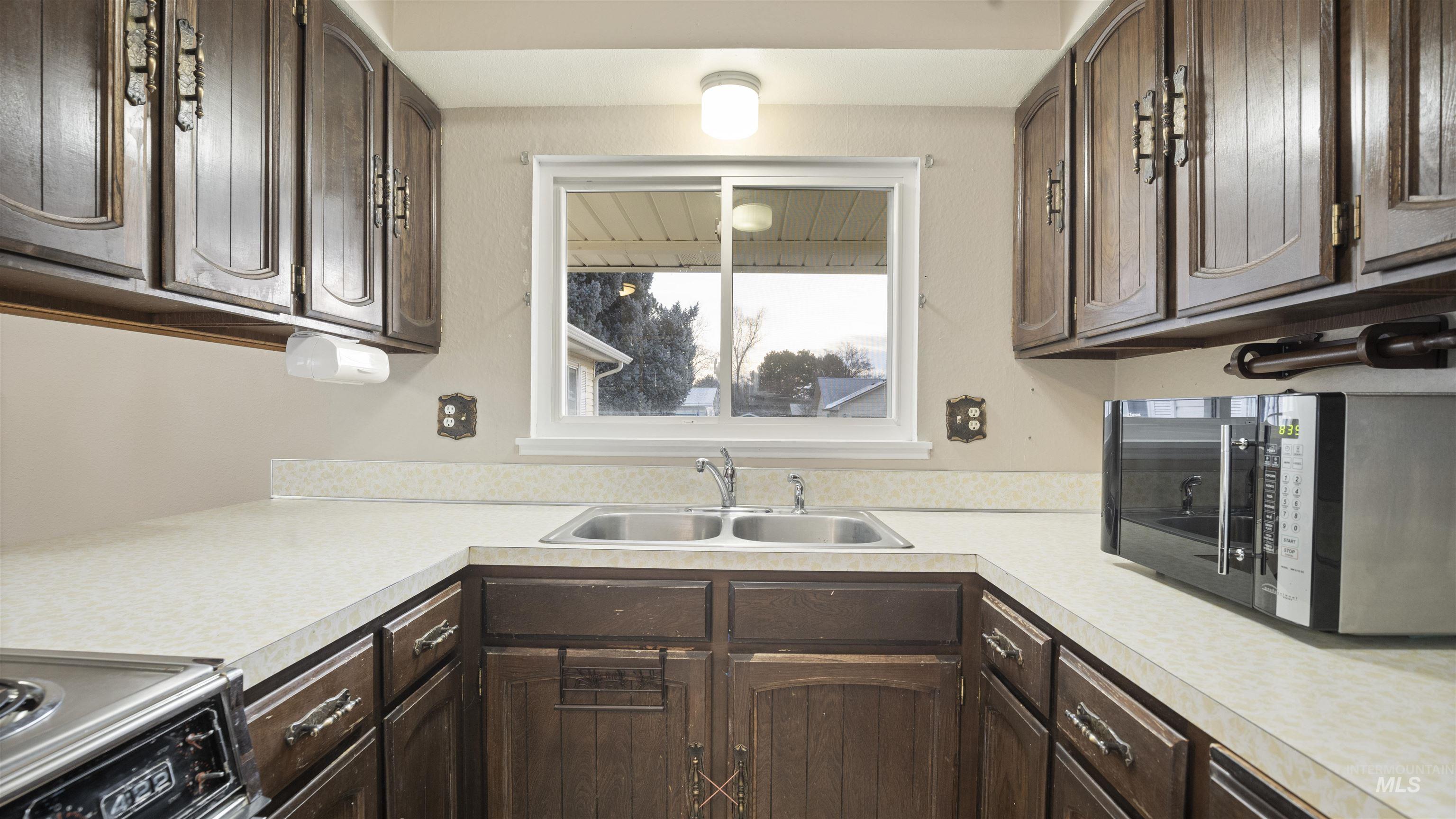 945 N 11th East, Mountain Home, Idaho 83647, 3 Bedrooms, 1.5 Bathrooms, Residential For Sale, Price $249,900,MLS 98971750