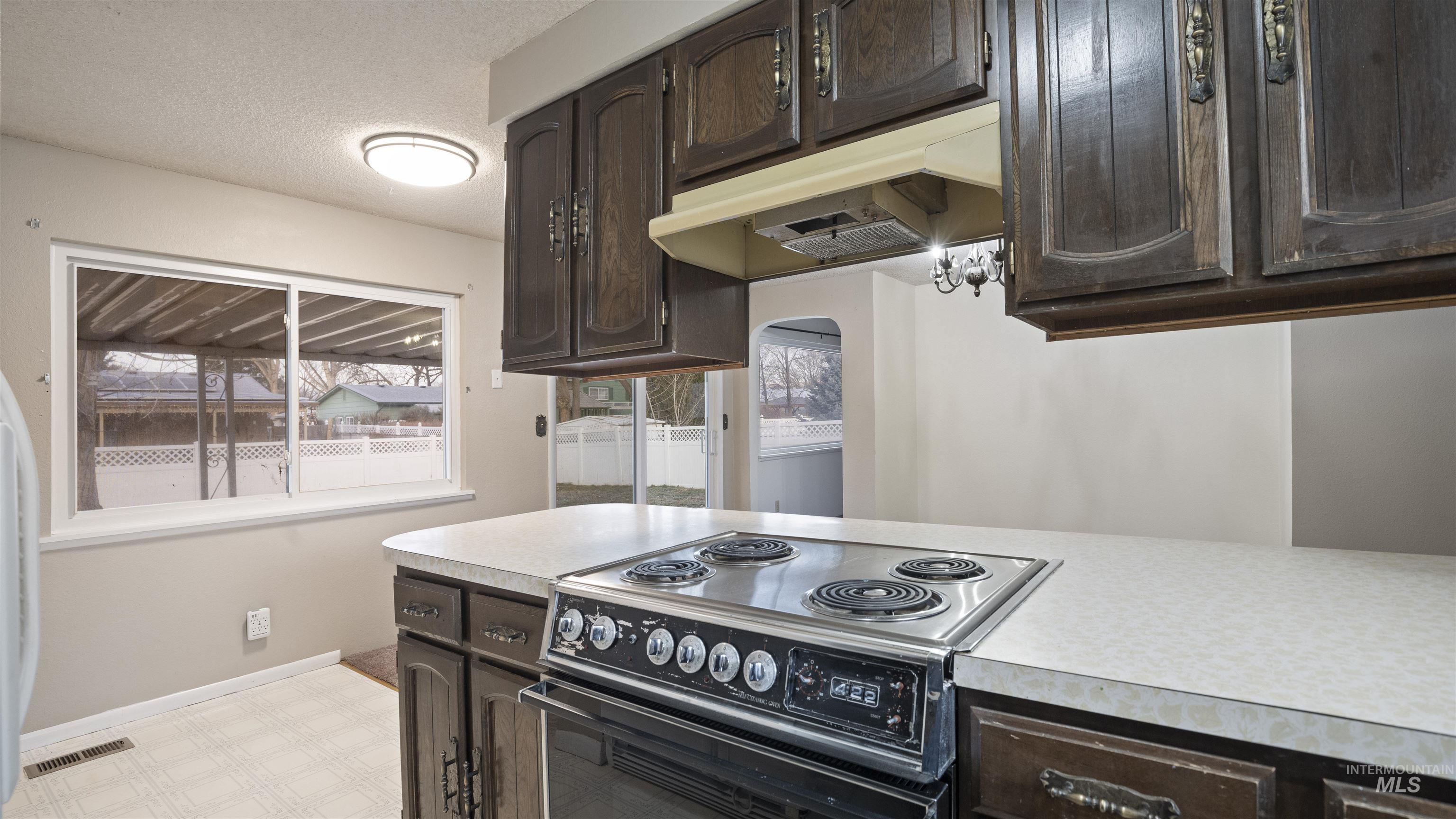 945 N 11th East, Mountain Home, Idaho 83647, 3 Bedrooms, 1.5 Bathrooms, Residential For Sale, Price $249,900,MLS 98971750