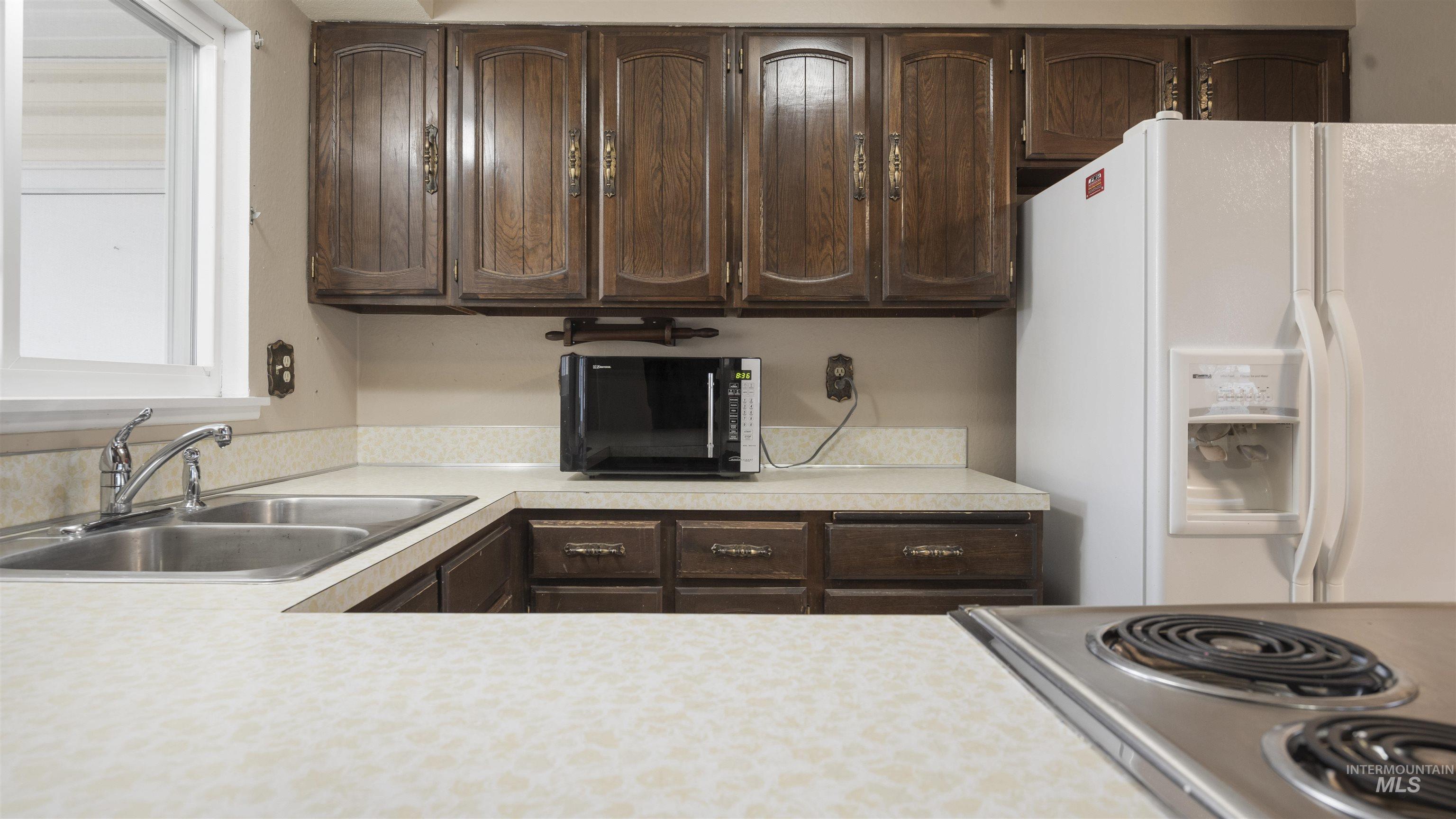 945 N 11th East, Mountain Home, Idaho 83647, 3 Bedrooms, 1.5 Bathrooms, Residential For Sale, Price $249,900,MLS 98971750