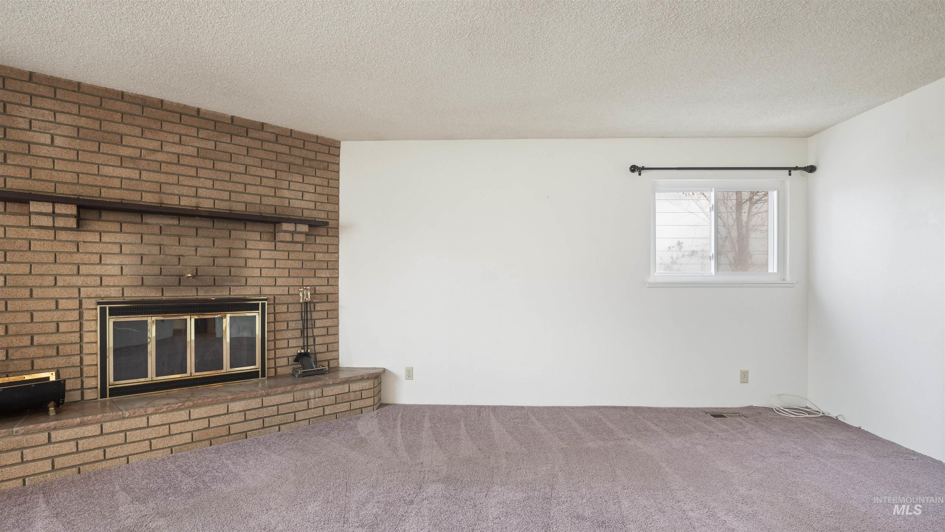 945 N 11th East, Mountain Home, Idaho 83647, 3 Bedrooms, 1.5 Bathrooms, Residential For Sale, Price $249,900,MLS 98971750