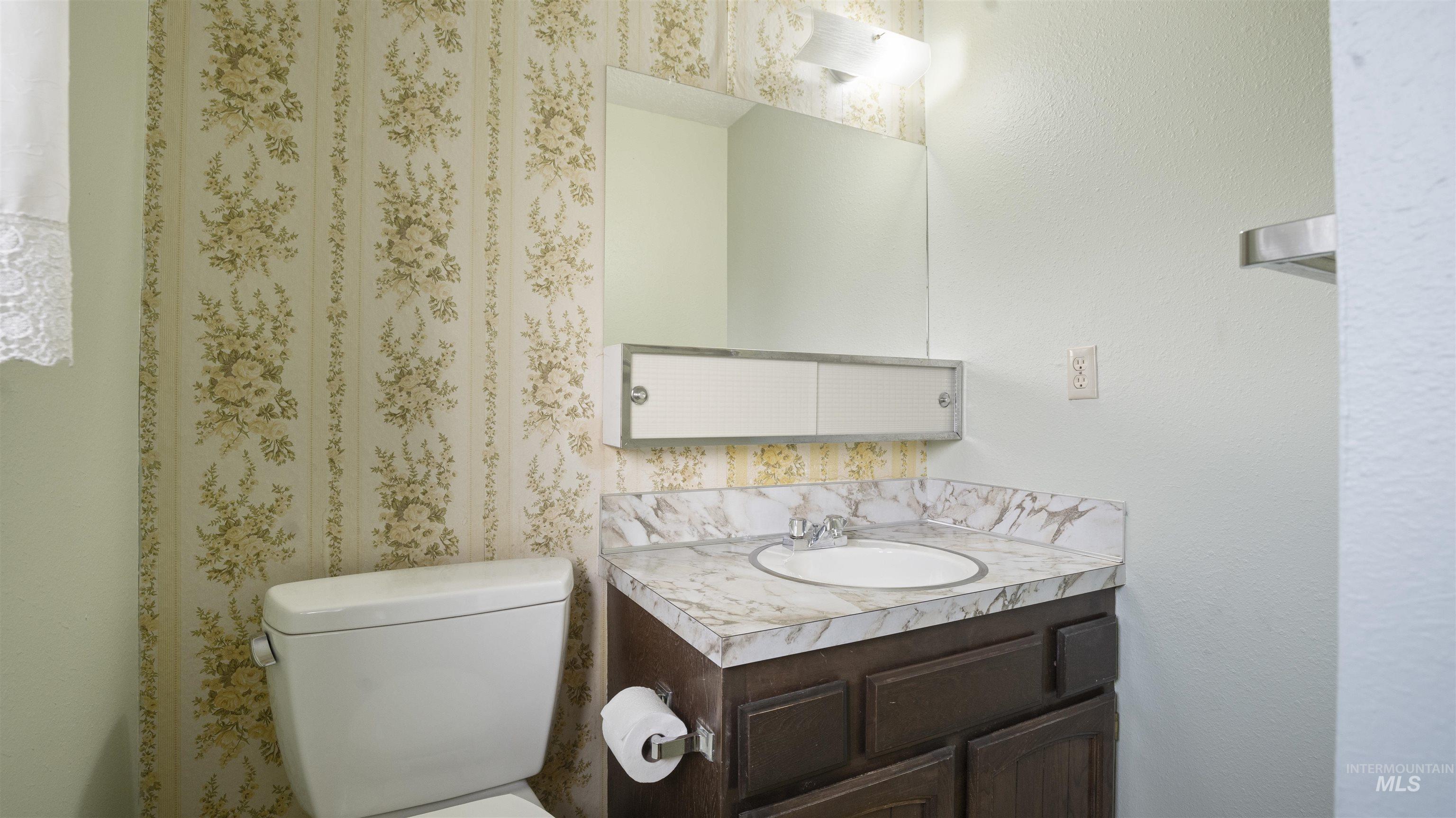 945 N 11th East, Mountain Home, Idaho 83647, 3 Bedrooms, 1.5 Bathrooms, Residential For Sale, Price $249,900,MLS 98971750