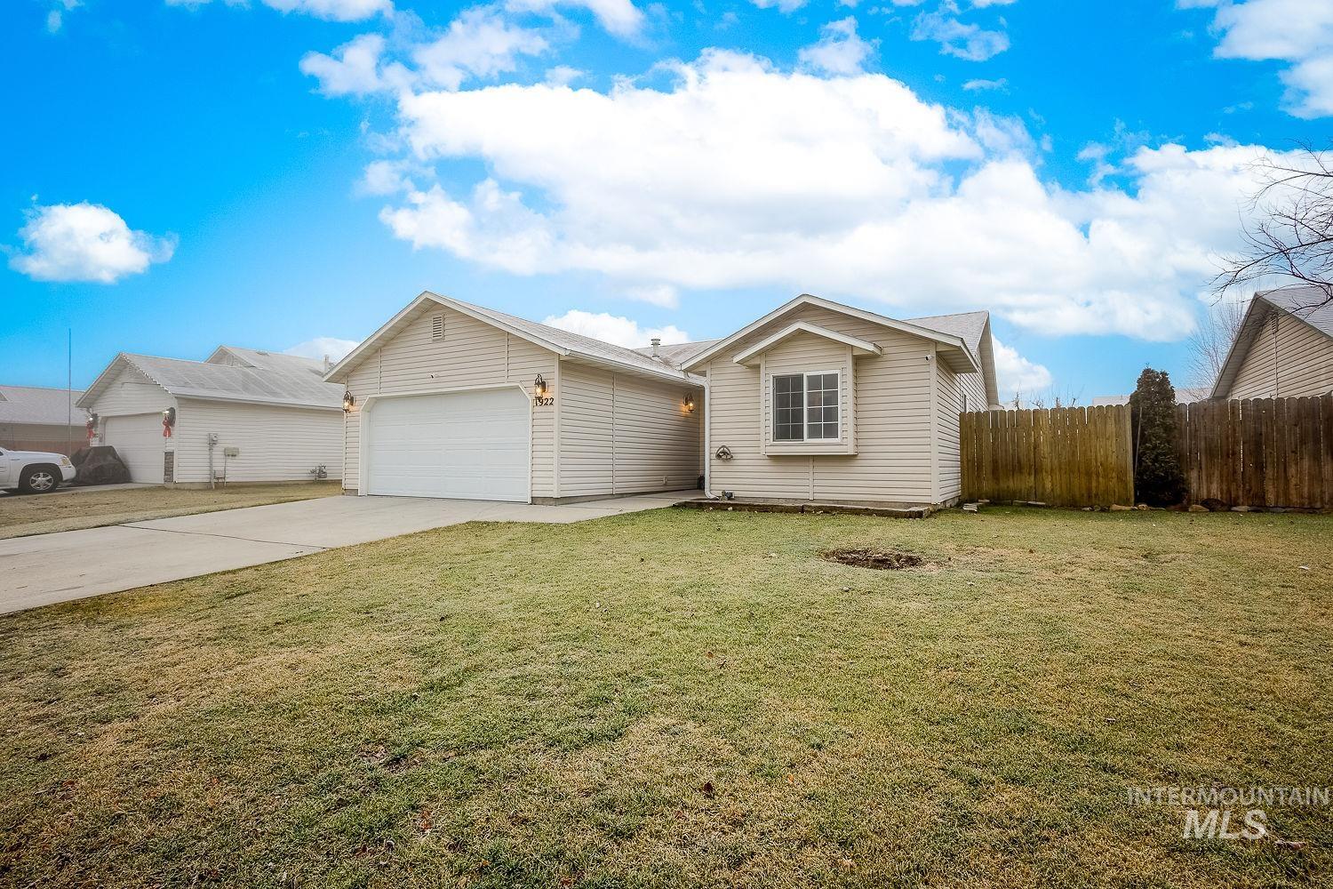 1922 Hasbrook St, Caldwell, Idaho 83607, 3 Bedrooms, 2 Bathrooms, Residential For Sale, Price $354,999,MLS 98971752