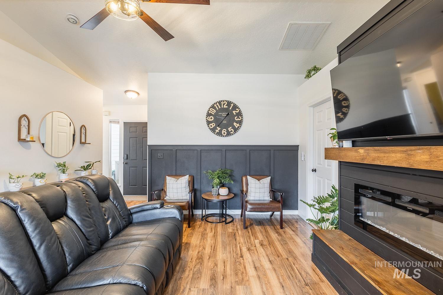 1922 Hasbrook St, Caldwell, Idaho 83607, 3 Bedrooms, 2 Bathrooms, Residential For Sale, Price $354,999,MLS 98971752