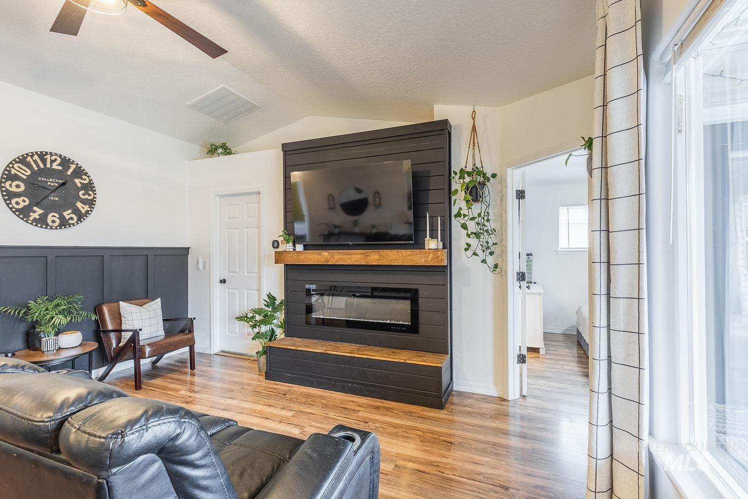 1922 Hasbrook St, Caldwell, Idaho 83607, 3 Bedrooms, 2 Bathrooms, Residential For Sale, Price $354,999,MLS 98971752