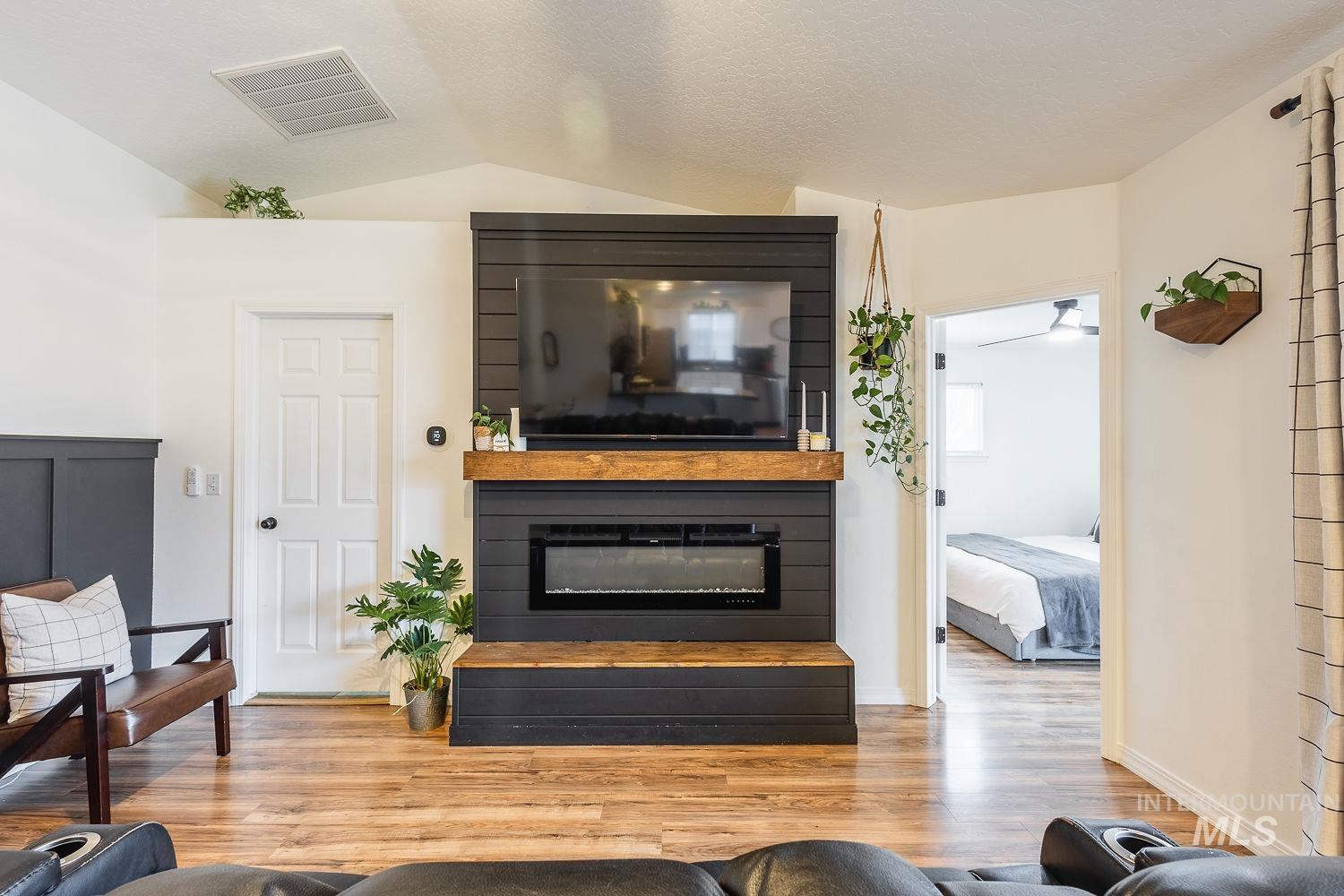 1922 Hasbrook St, Caldwell, Idaho 83607, 3 Bedrooms, 2 Bathrooms, Residential For Sale, Price $354,999,MLS 98971752