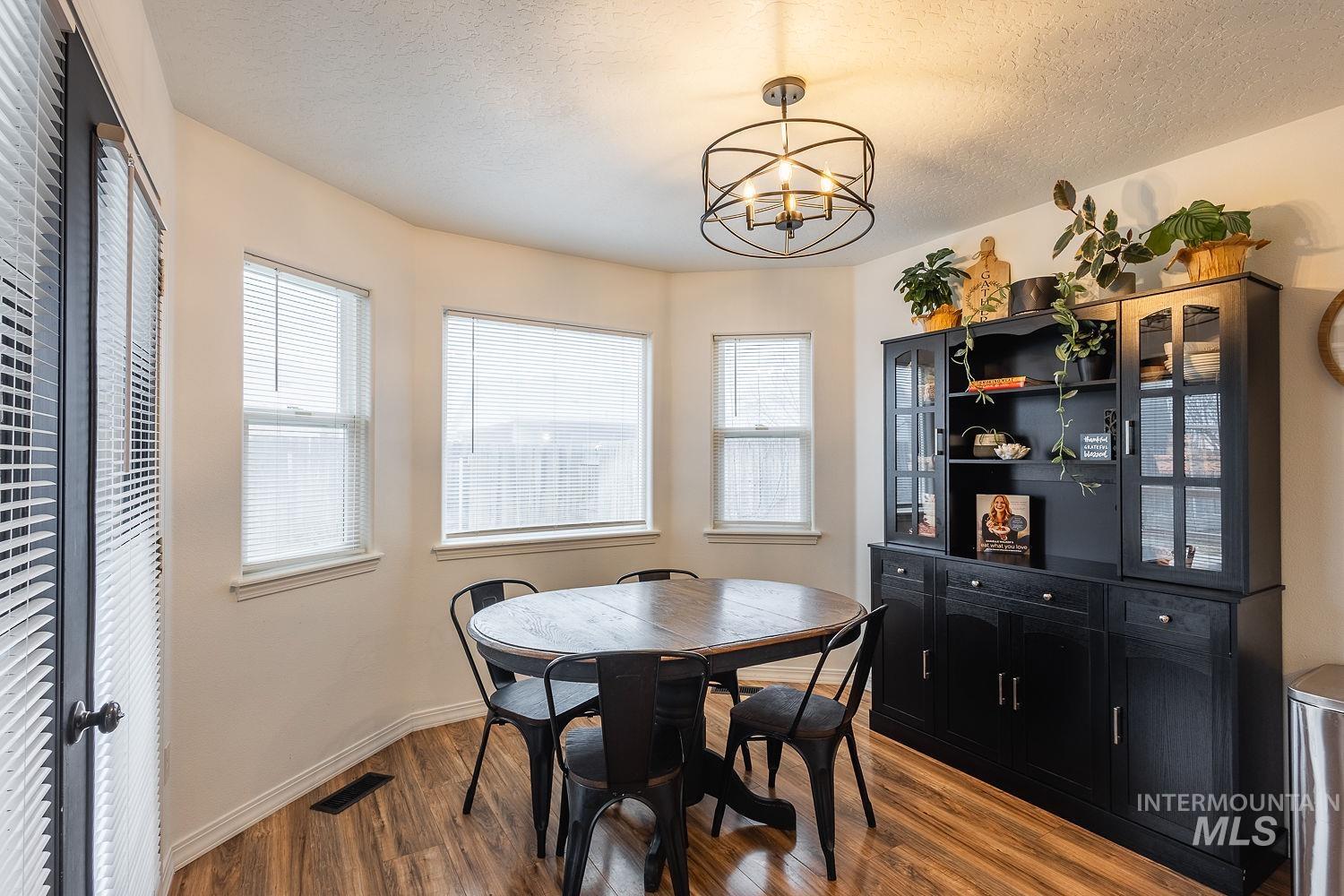 1922 Hasbrook St, Caldwell, Idaho 83607, 3 Bedrooms, 2 Bathrooms, Residential For Sale, Price $354,999,MLS 98971752