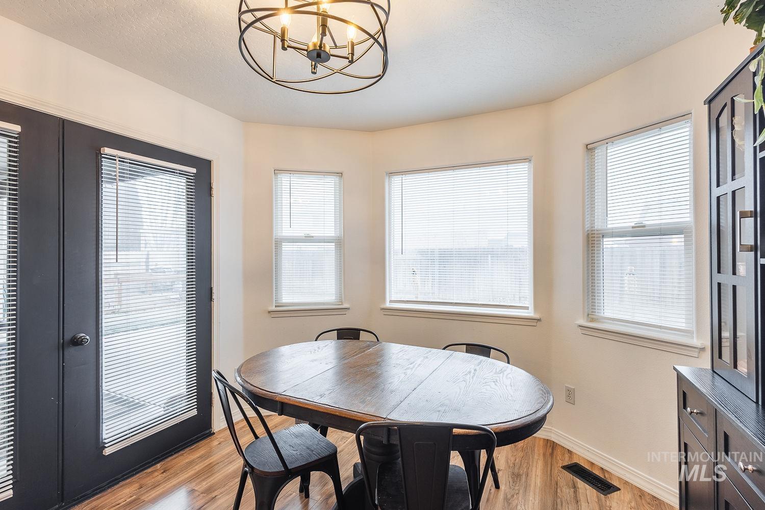 1922 Hasbrook St, Caldwell, Idaho 83607, 3 Bedrooms, 2 Bathrooms, Residential For Sale, Price $354,999,MLS 98971752