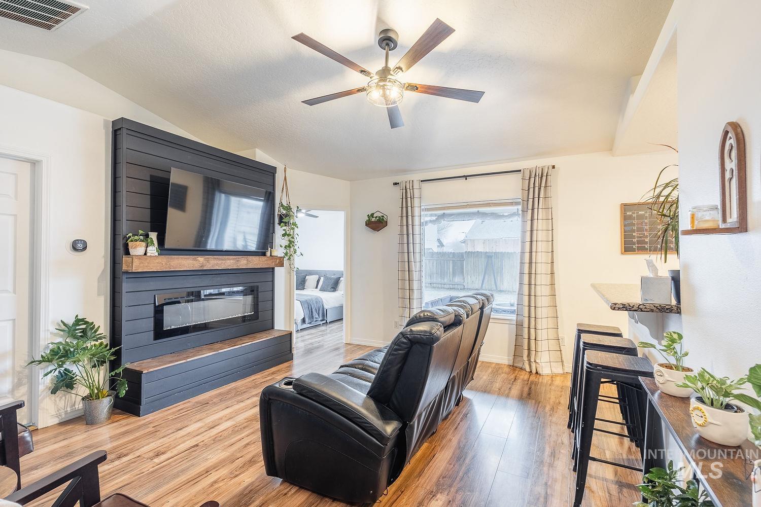 1922 Hasbrook St, Caldwell, Idaho 83607, 3 Bedrooms, 2 Bathrooms, Residential For Sale, Price $354,999,MLS 98971752