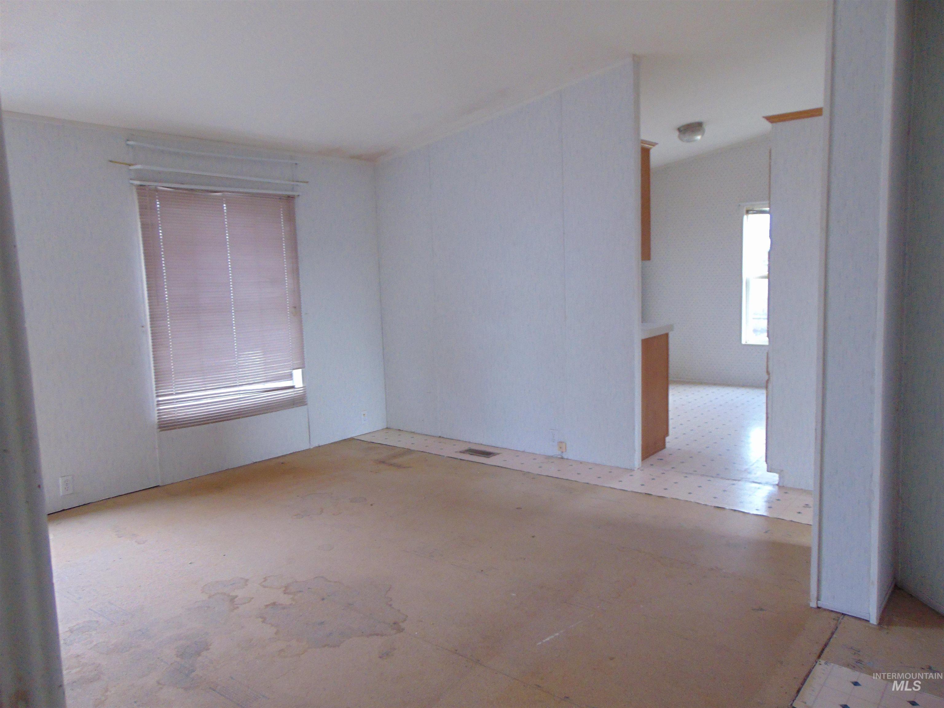 1256 SE 9th Ave., Ontario, Oregon 97914, 3 Bedrooms, 2 Bathrooms, Residential For Sale, Price $104,900,MLS 98971753