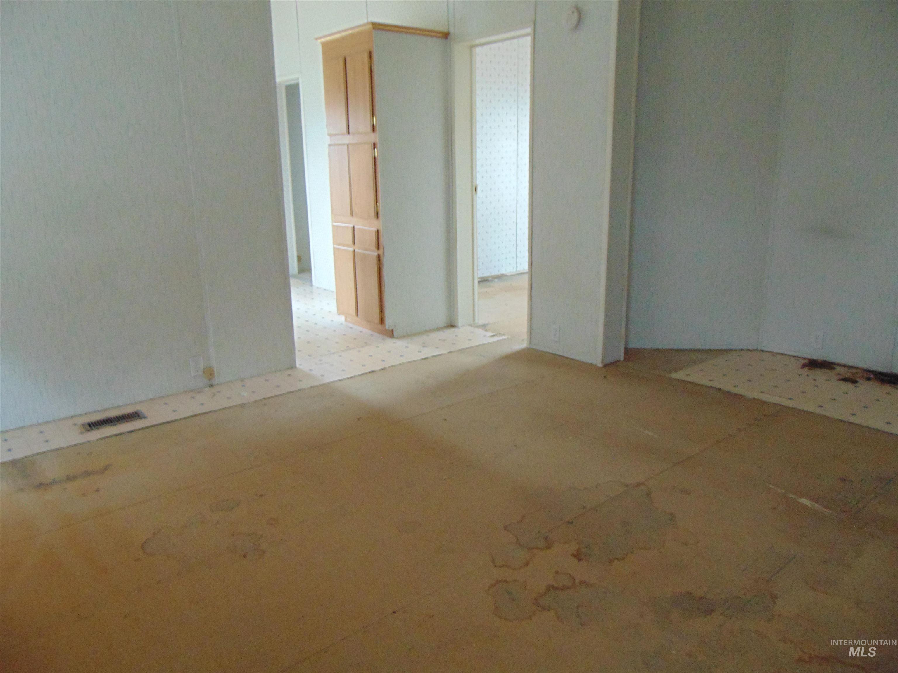 1256 SE 9th Ave., Ontario, Oregon 97914, 3 Bedrooms, 2 Bathrooms, Residential For Sale, Price $104,900,MLS 98971753