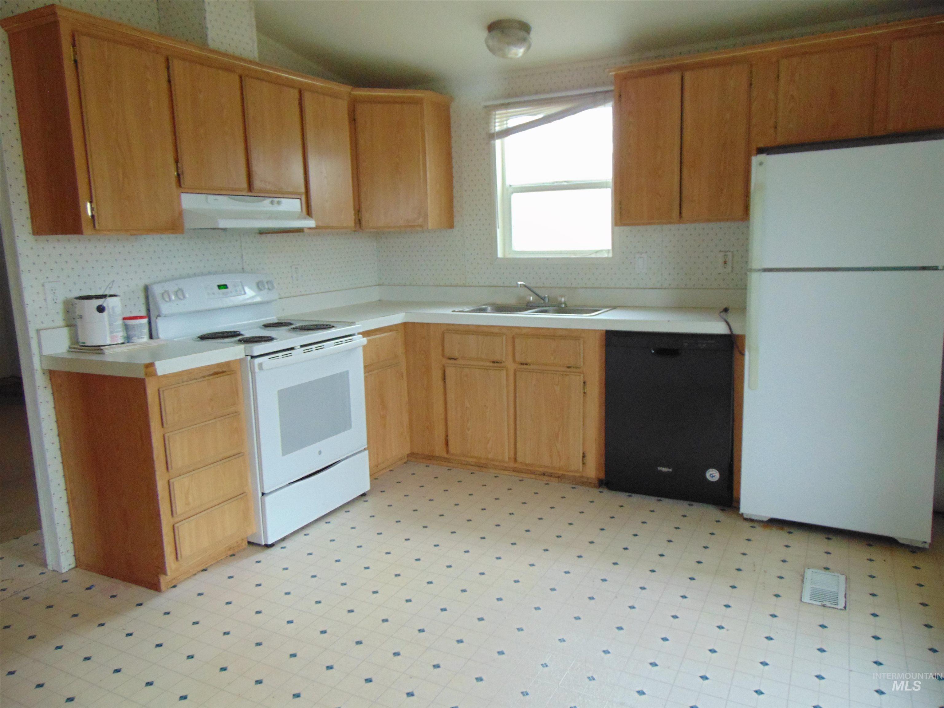 1256 SE 9th Ave., Ontario, Oregon 97914, 3 Bedrooms, 2 Bathrooms, Residential For Sale, Price $104,900,MLS 98971753