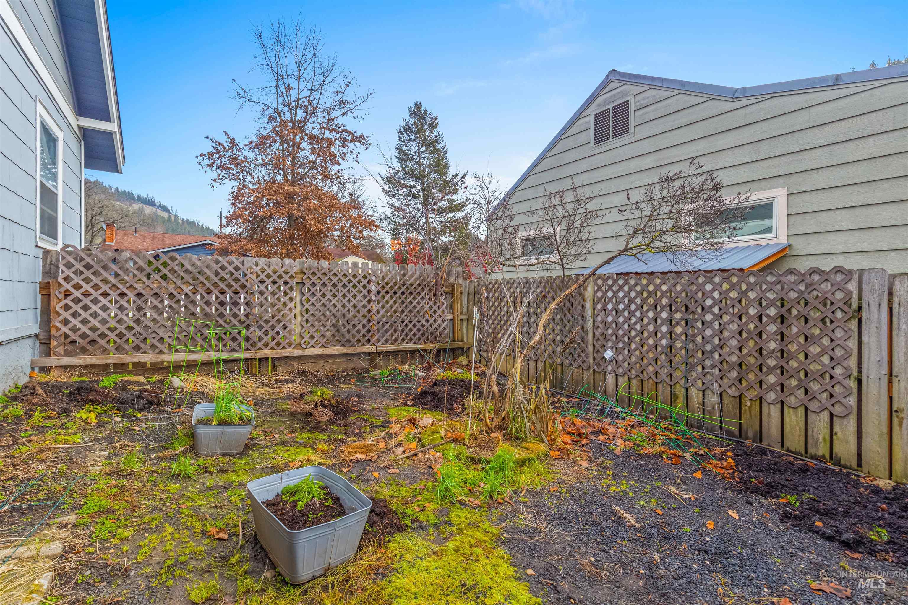 215 N F St, Orofino, Idaho 83544, 2 Bedrooms, 1.5 Bathrooms, Residential For Sale, Price $249,000,MLS 98971754