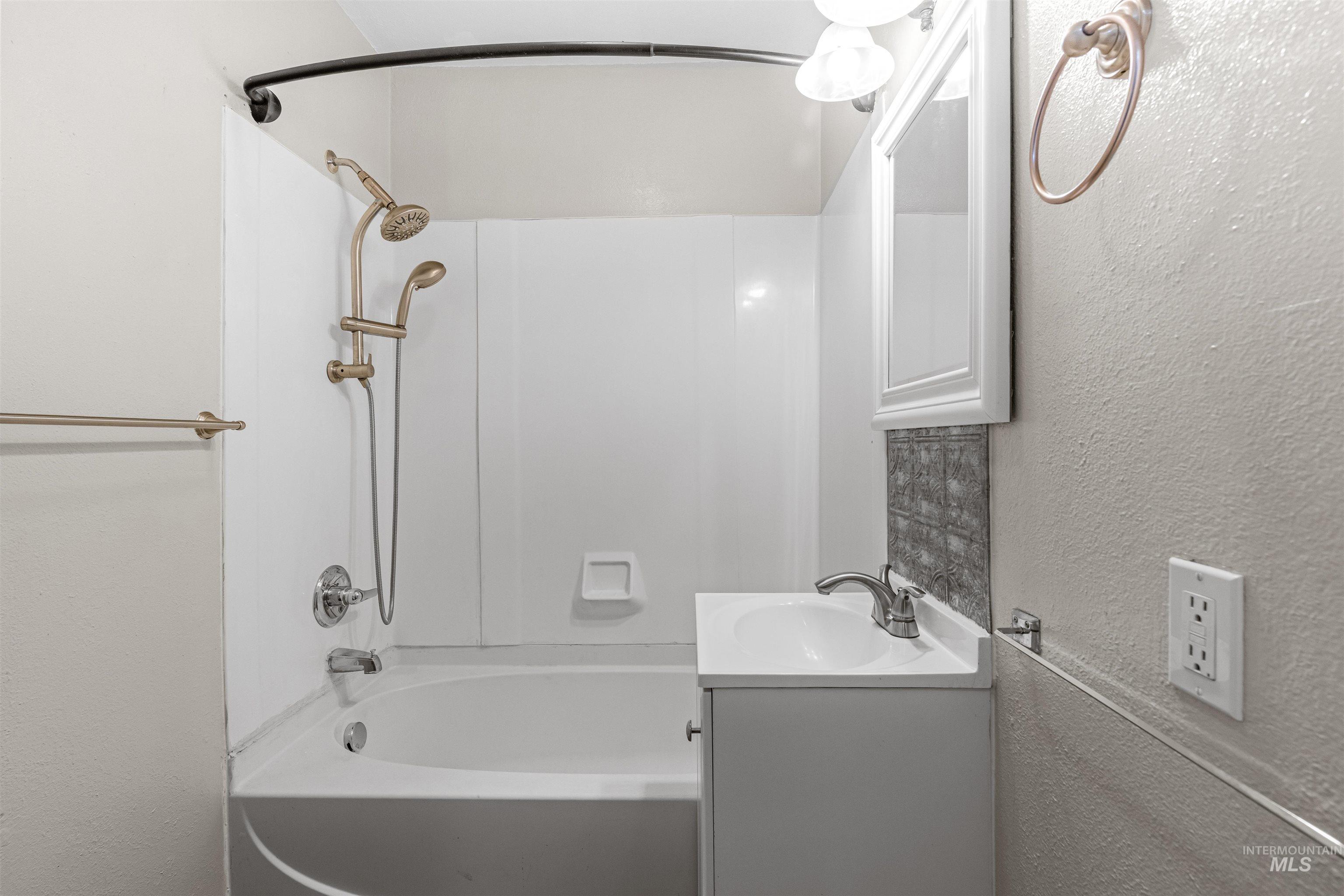 215 N F St, Orofino, Idaho 83544, 2 Bedrooms, 1.5 Bathrooms, Residential For Sale, Price $249,000,MLS 98971754