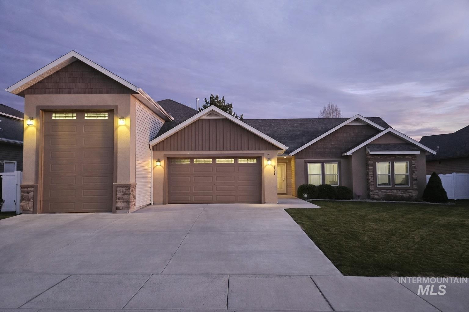 2734 Meadowbrook Dr, Twin Falls, Idaho 83301-4778, 4 Bedrooms, 2 Bathrooms, Residential For Sale, Price $549,000,MLS 98971756