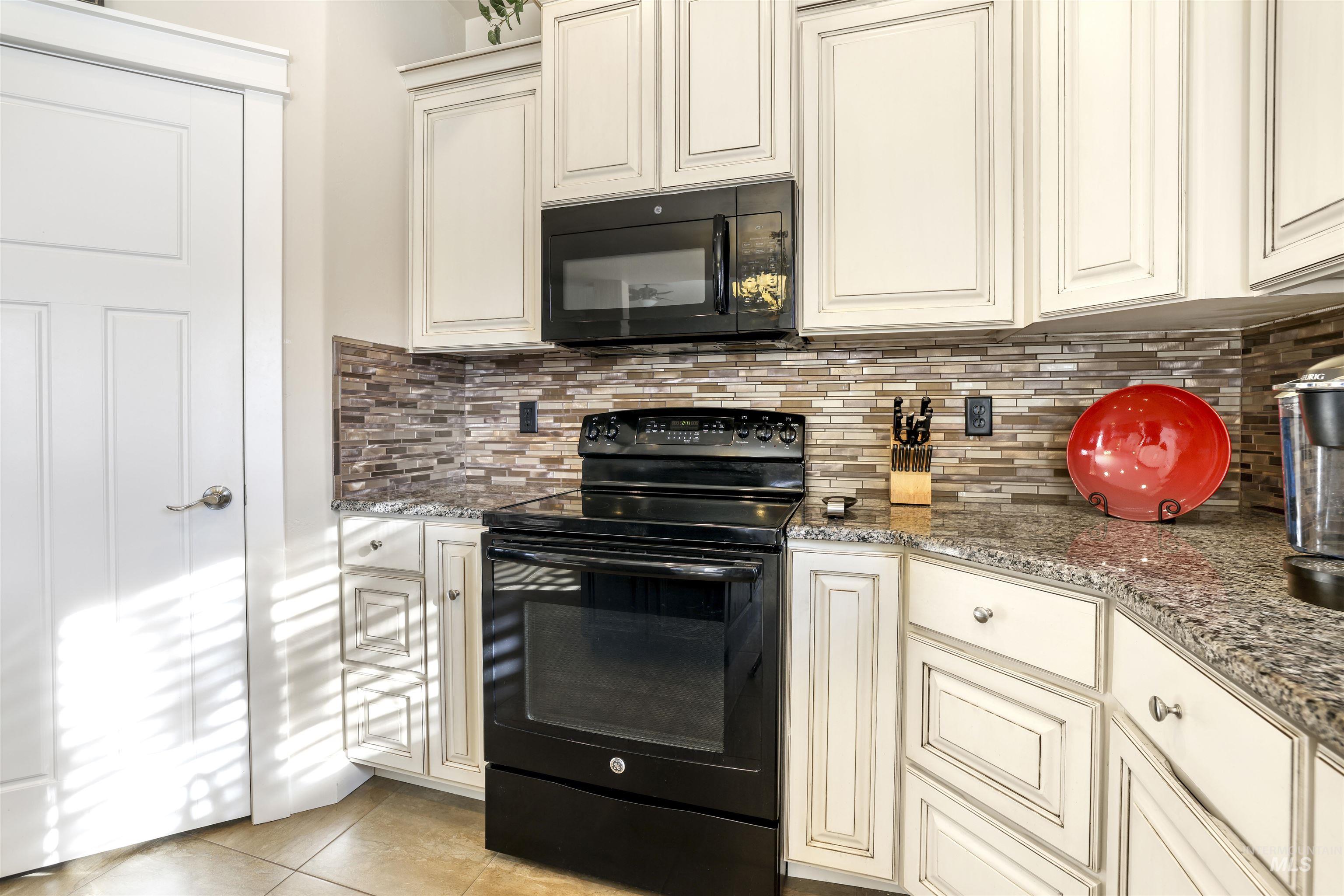 2734 Meadowbrook Dr, Twin Falls, Idaho 83301-4778, 4 Bedrooms, 2 Bathrooms, Residential For Sale, Price $549,000,MLS 98971756