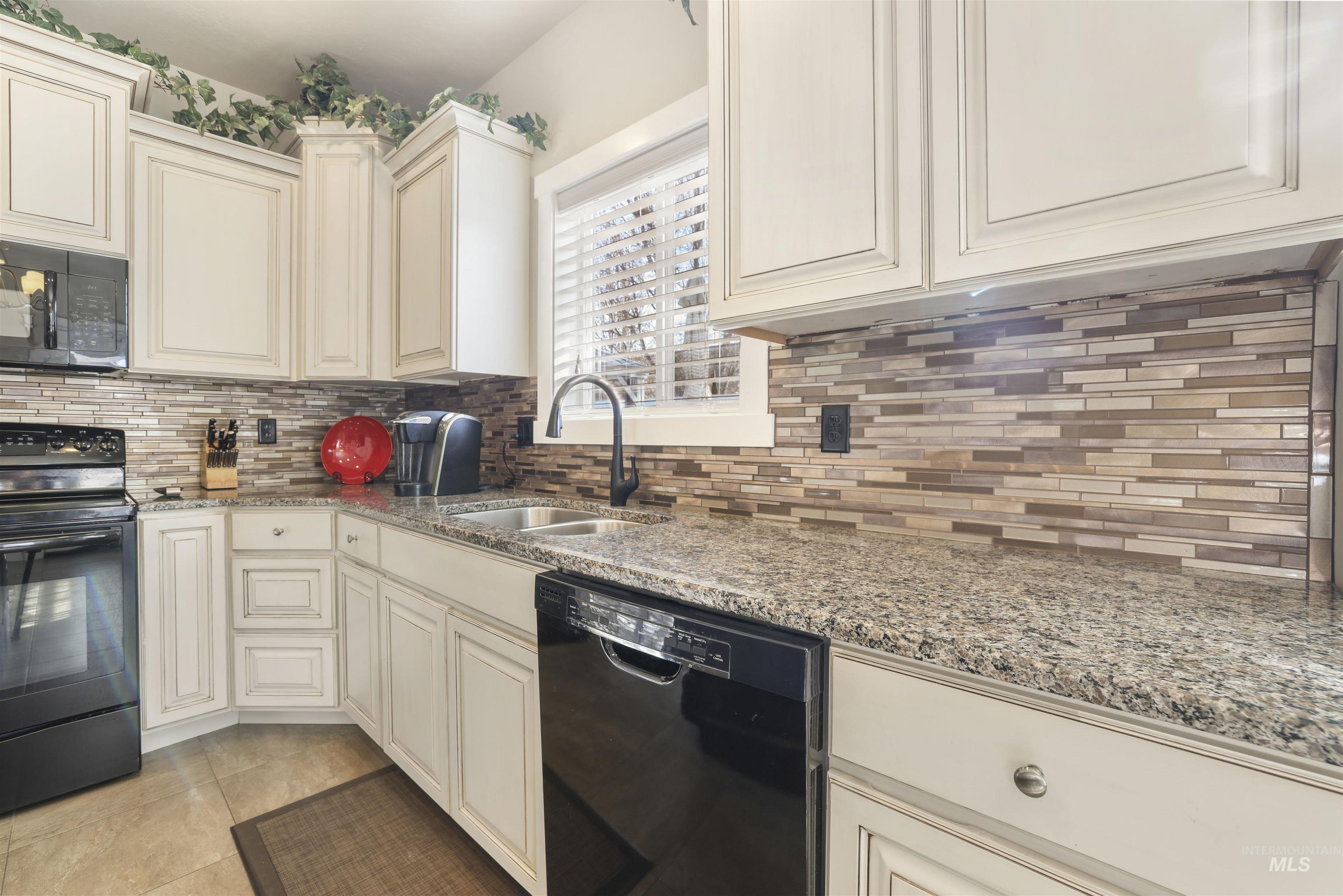 2734 Meadowbrook Dr, Twin Falls, Idaho 83301-4778, 4 Bedrooms, 2 Bathrooms, Residential For Sale, Price $569,000,MLS 98971756